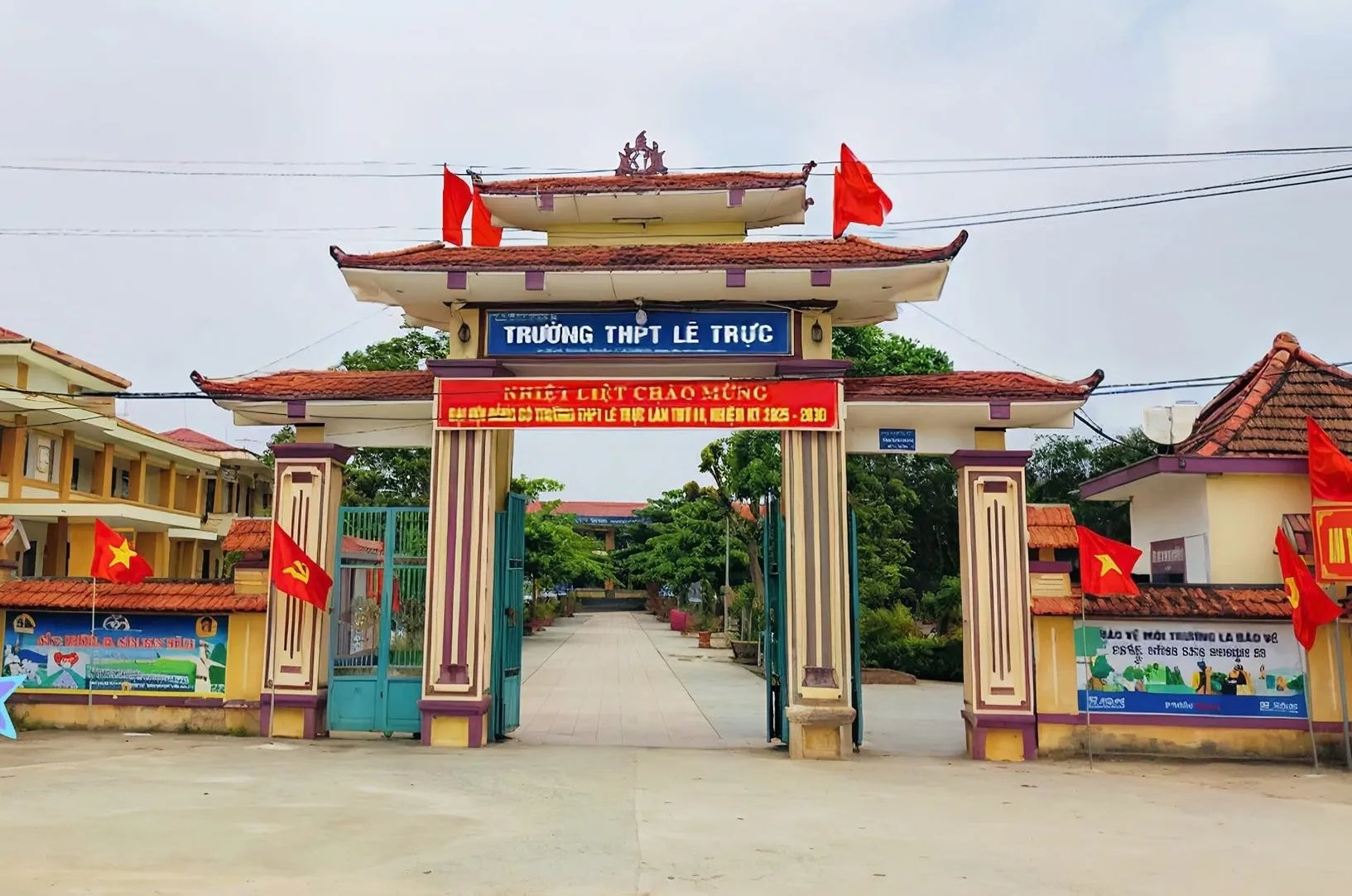 10-1783655439-hieu-truong-o-quang-tri-noi-gi-truoc-thong-tin-giam-thi-chi-bai-cho-con-trai-trong-ky-thi-tot-nghiep-thpt