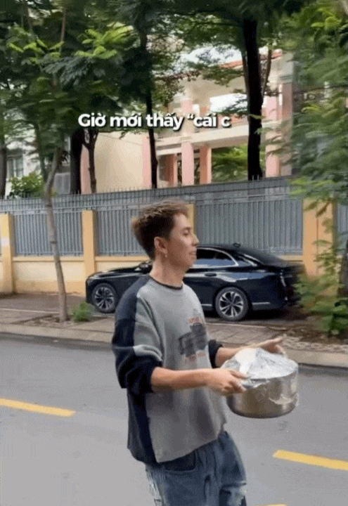 10-1783657125-nam-ca-si-gay-sot-voi-man-lai-porsche-mang-thit-kho-tu-nau-tang-nguoi-ham-mo