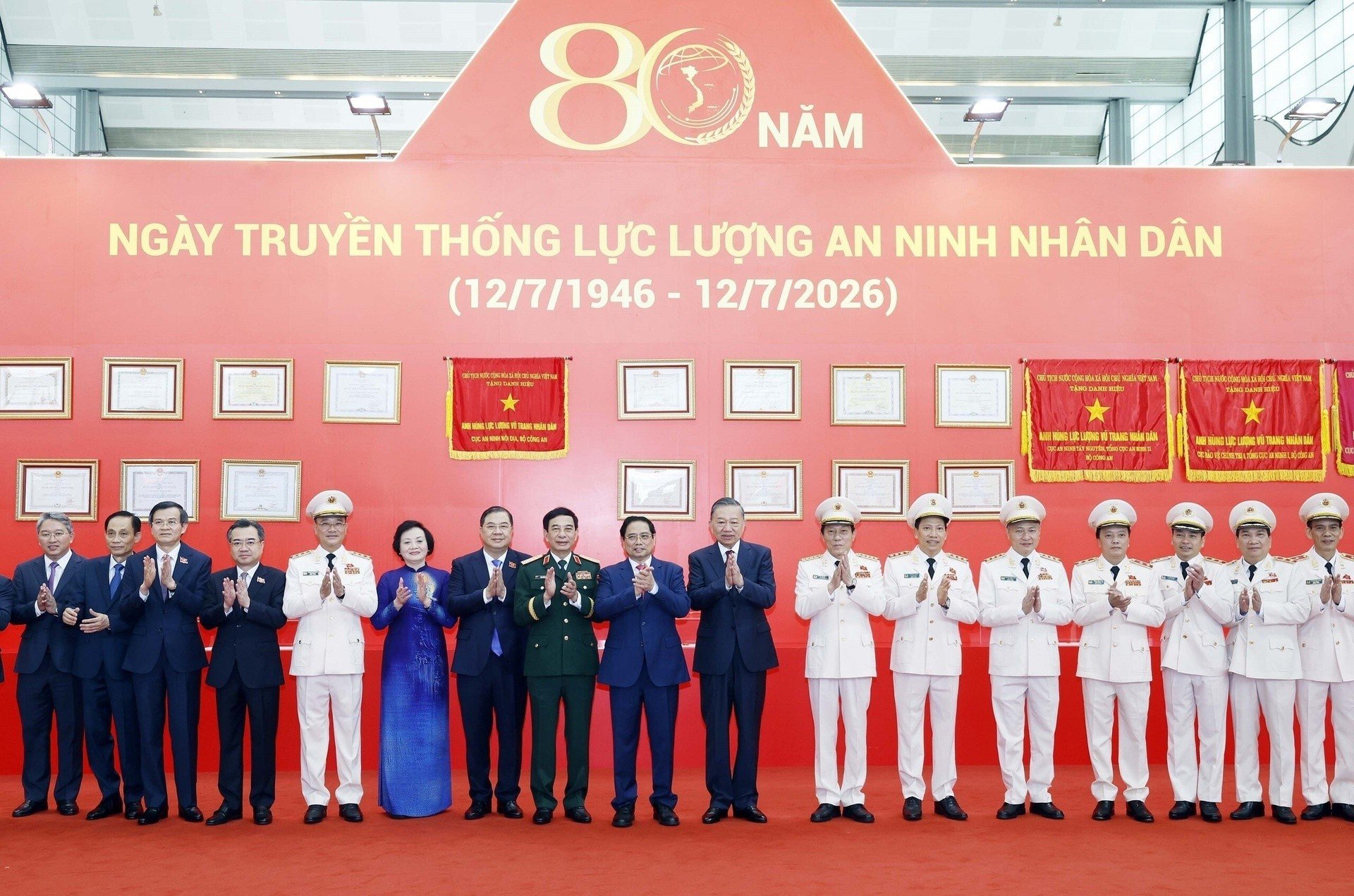 11-1783758350-tong-bi-thu-chu-tich-nuoc-to-lam-du-le-ky-niem-80-nam-ngay-truyen-thong-luc-luong-an-ninh-nhan-dan