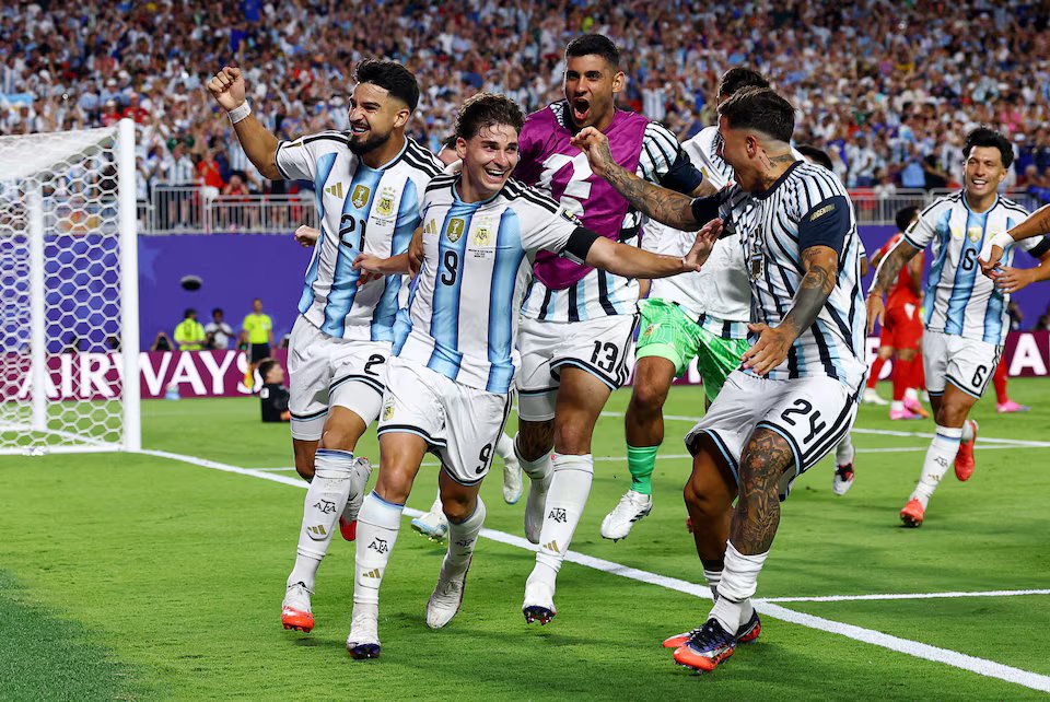 12-1783840667-thang-nhoc-thuy-si-argentina-cham-tran-anh-o-ban-ket-world-cup