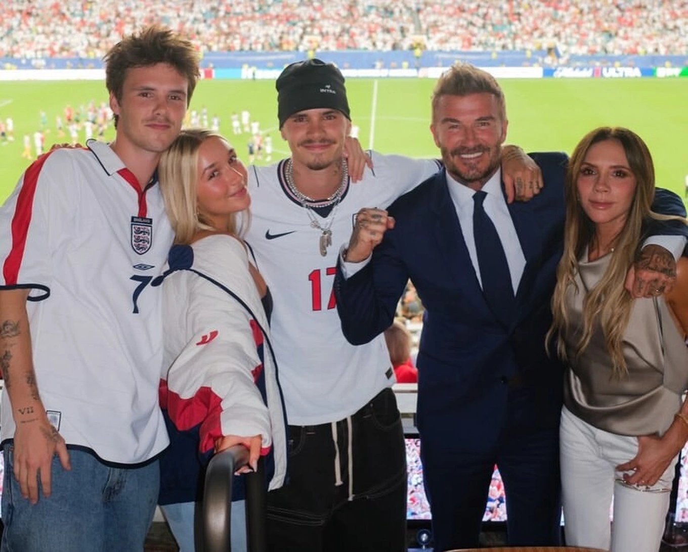 13-1783916392-chi-tiet-nho-tren-dien-thoai-tiet-lo-tinh-cam-dac-biet-david-beckham-danh-cho-ba-xa-victoria
