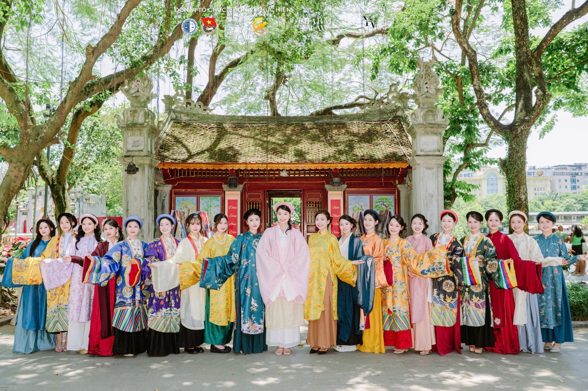 15-1784112275-charm-of-law-2026-hanh-trinh-toa-sang-cua-nhung-nu-sinh-tai-sac-ven-toan