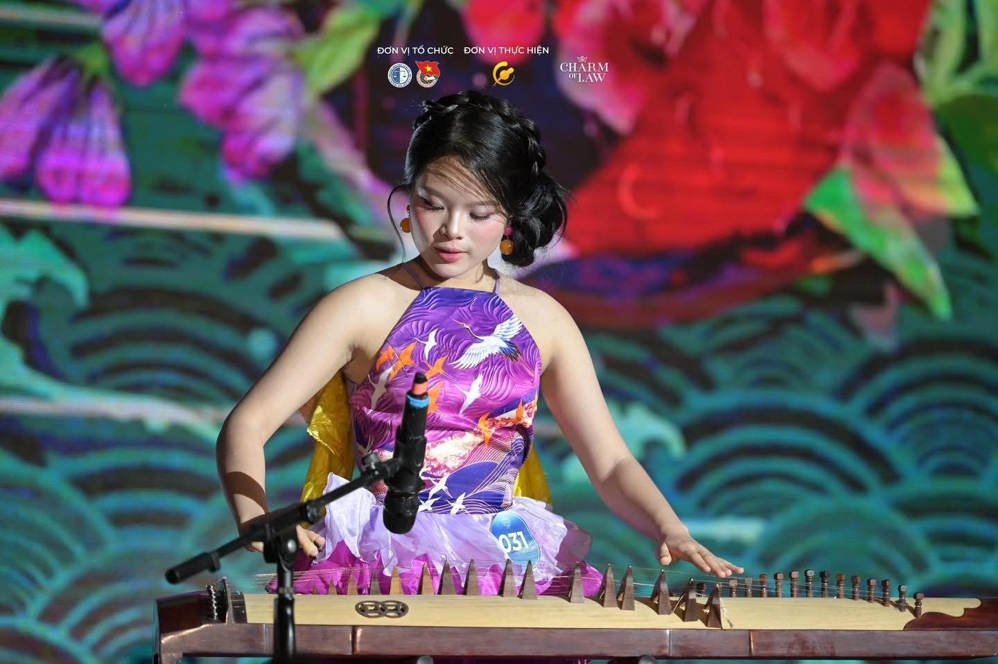 15-1784112275-charm-of-law-2026-hanh-trinh-toa-sang-cua-nhung-nu-sinh-tai-sac-ven-toan