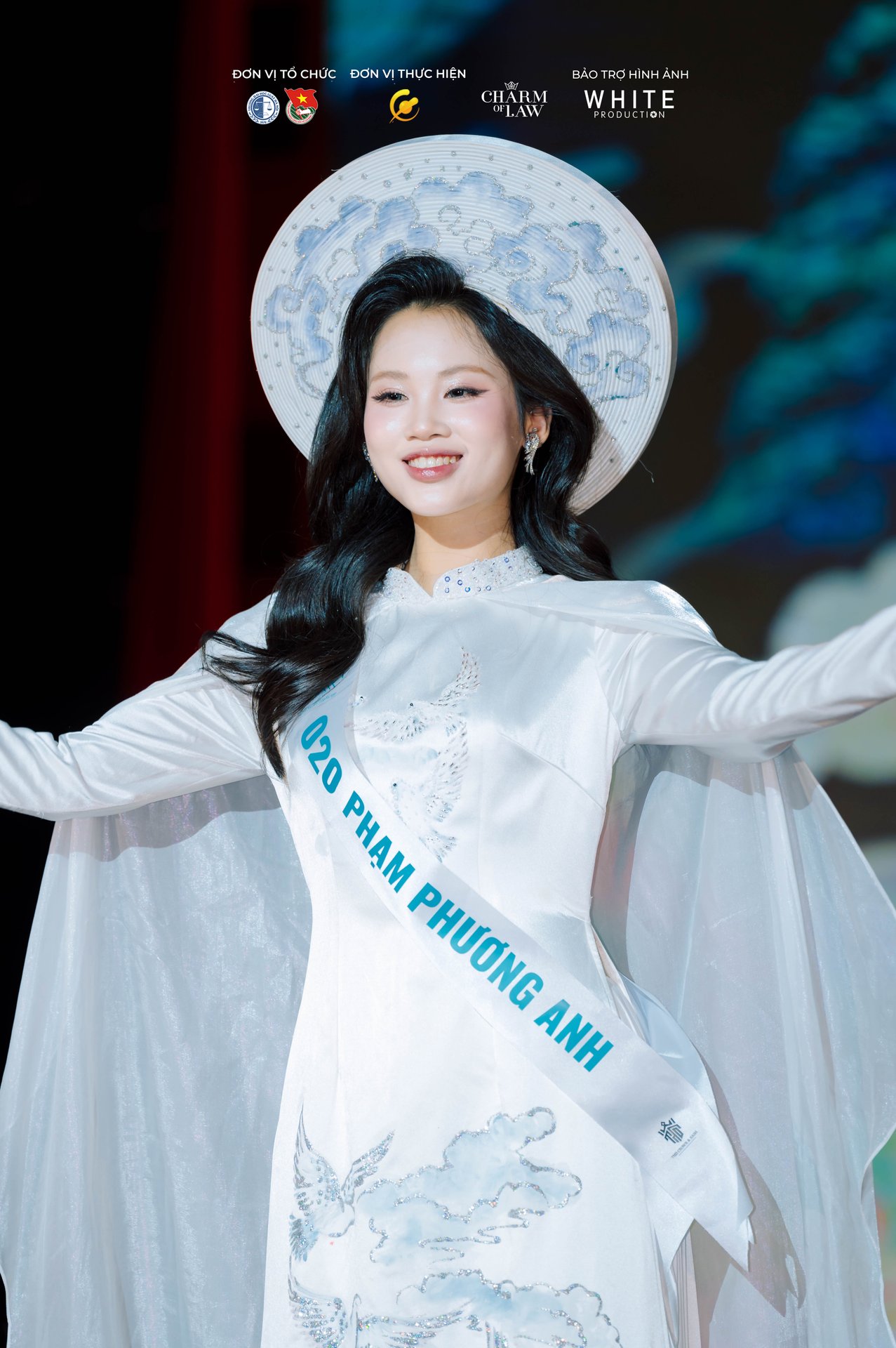 15-1784112276-charm-of-law-2026-hanh-trinh-toa-sang-cua-nhung-nu-sinh-tai-sac-ven-toan