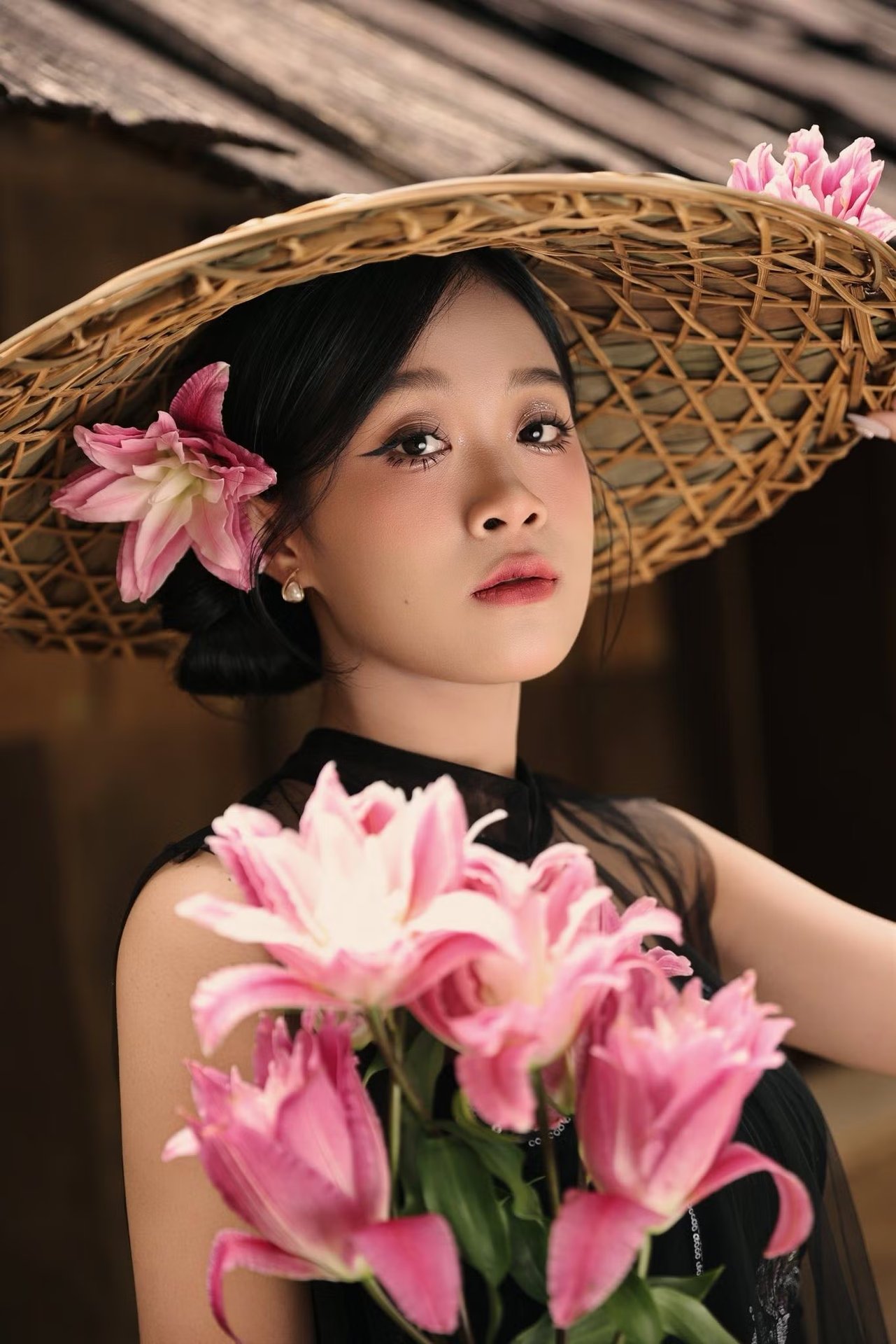 16-1784175012-bo-tu-my-nhan-thanh-hoa-do-bo-hoa-hau-viet-nam-2026-noi-got-dan-chi-do-thi-ha-de-toa-sang
