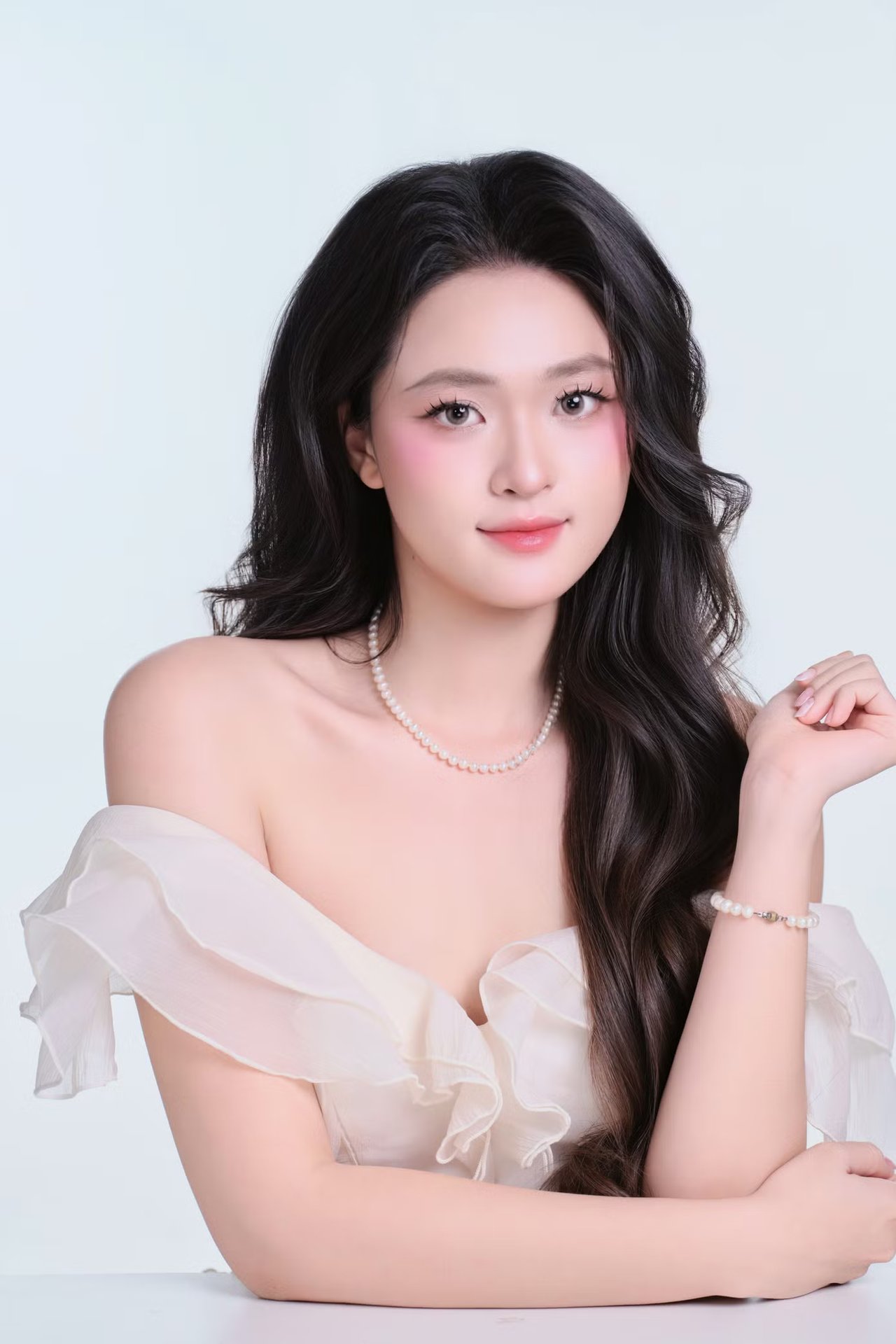 16-1784175031-bo-tu-my-nhan-thanh-hoa-do-bo-hoa-hau-viet-nam-2026-noi-got-dan-chi-do-thi-ha-de-toa-sang