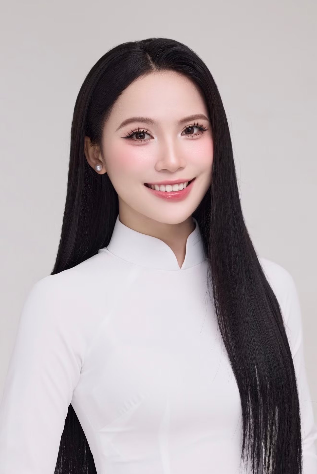 16-1784175067-bo-tu-my-nhan-thanh-hoa-do-bo-hoa-hau-viet-nam-2026-noi-got-dan-chi-do-thi-ha-de-toa-sang