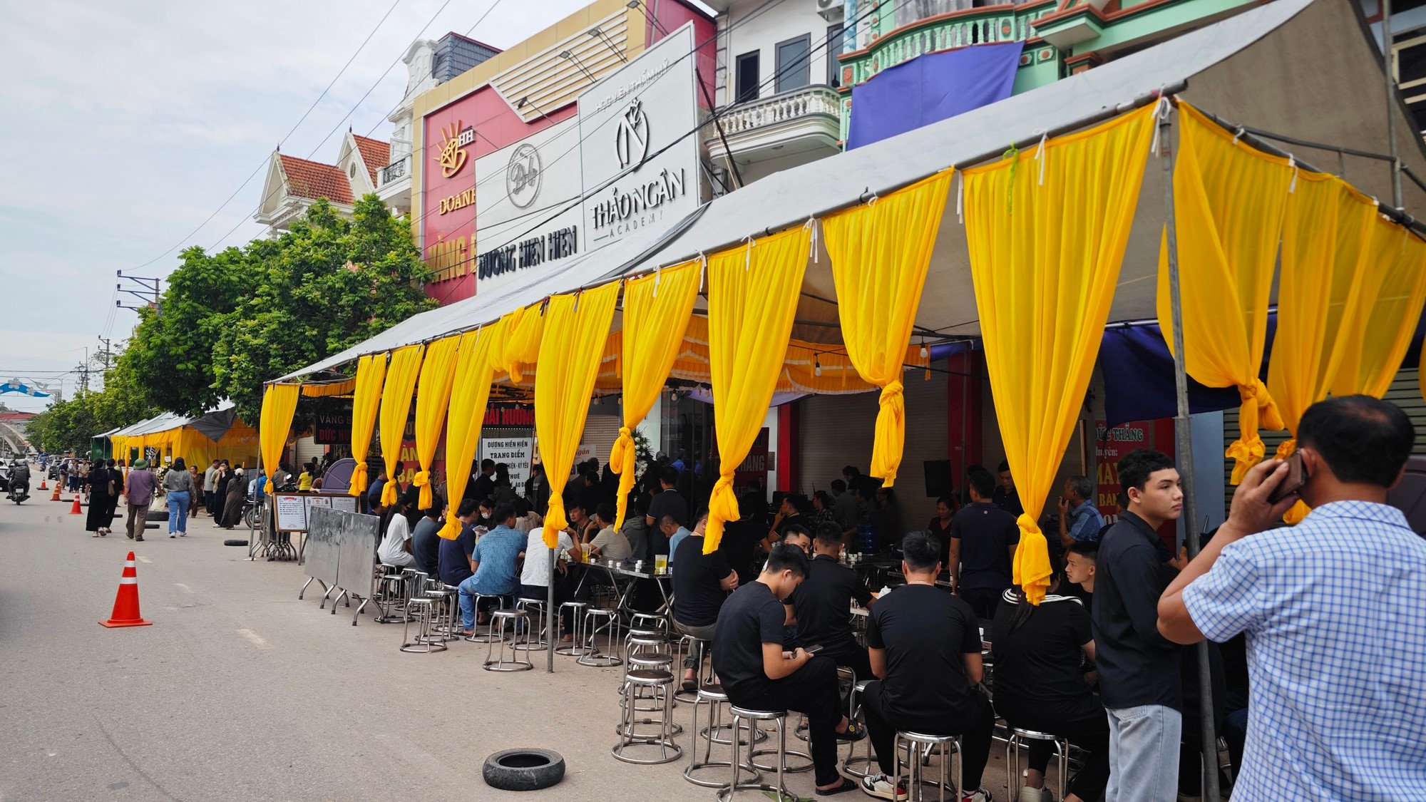 Xót xa 4 đám tang trên một con phố ở Thái Nguyên sau vụ tai nạn xe khách: