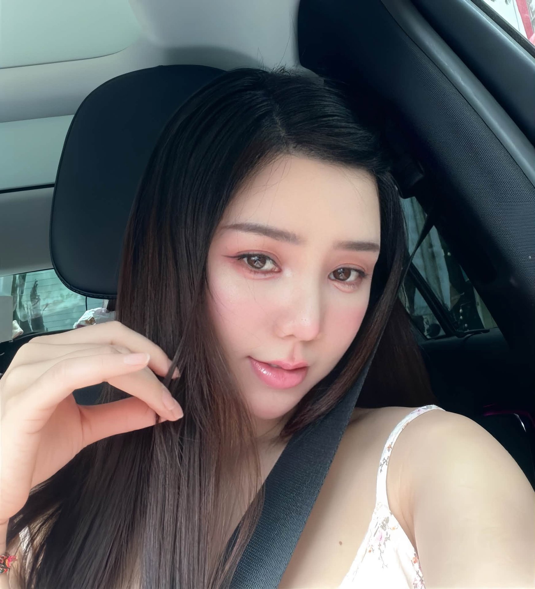 18-1784340922-quynh-kool-xuat-hien-voi-dien-mao-la-lam-trong-loat-anh-doi-thuong