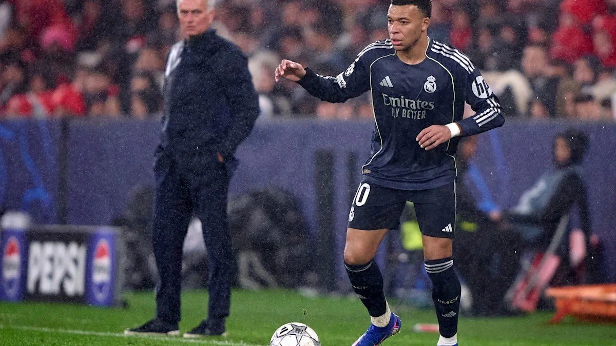 18-1784346646-mourinho-nghi-ngo-ca-mbappe-va-vinicius-jr