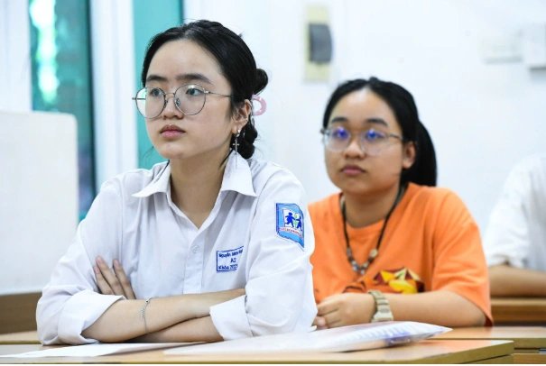 18-1784367030-hon-130-thi-sinh-co-ielts-van-bi-loai-khoi-dien-xet-tuyen-ket-hop-dai-hoc-ha-noi-len-tieng