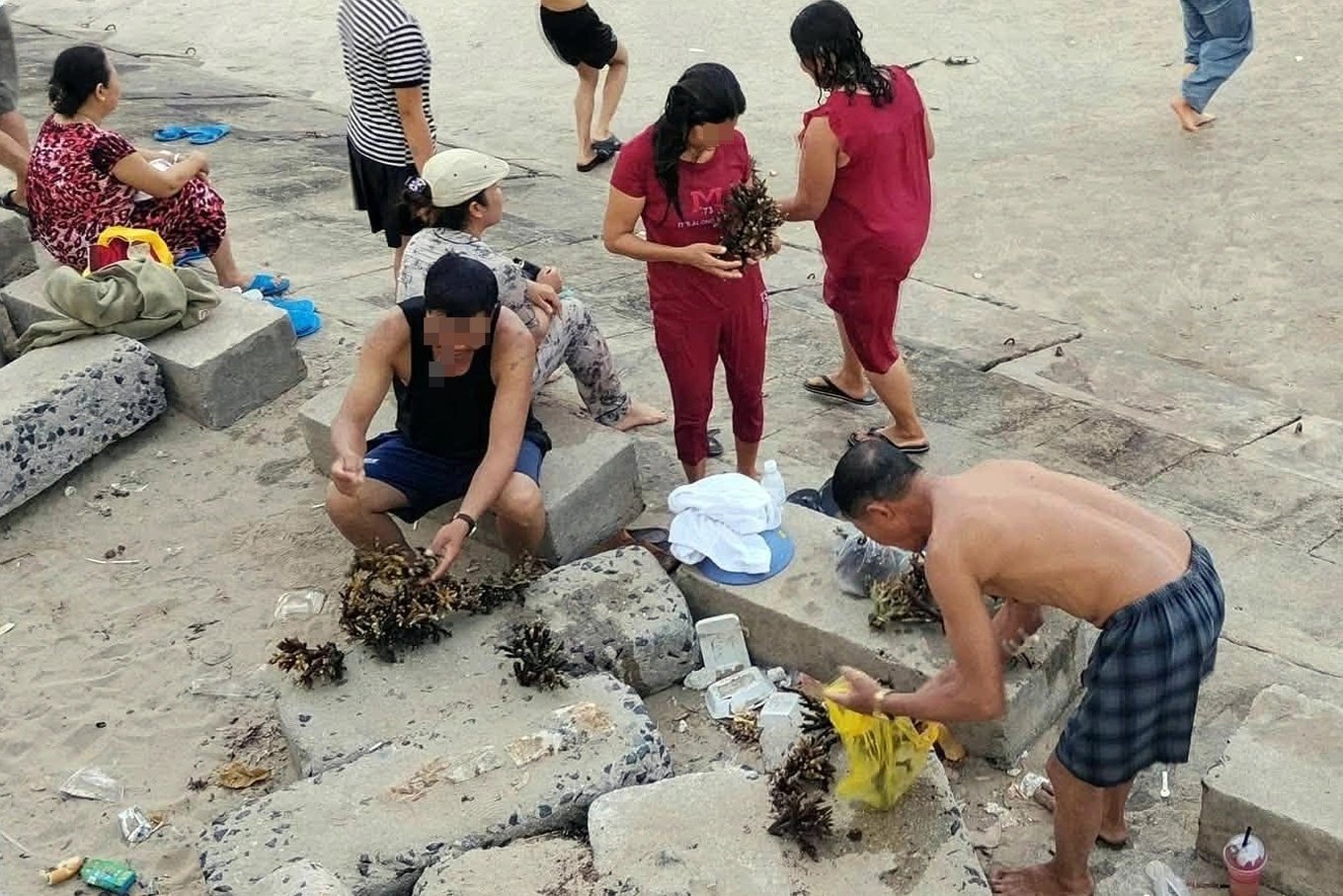 19-1784443374-be-san-ho-tai-hon-chong-mang-ve-lam-ky-niem-nhom-du-khach-bi-cong-an-trieu-tap-khan-cap-doi-mat-muc-phat-den-100-trieu-dong