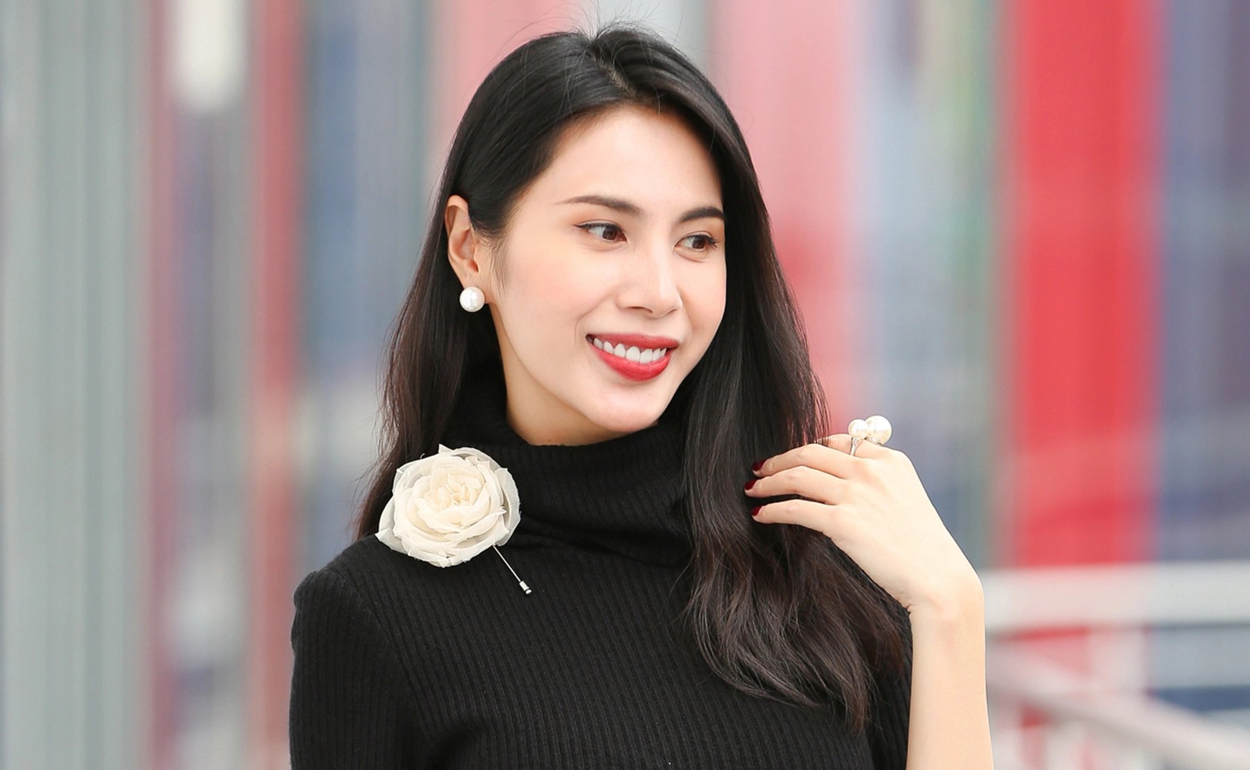 19-1784444817-thuy-tien-tai-xuat-voi-bikini-nong-bong-chia-se-ly-do-chua-the-tro-lai-duong-dua-am-nhac