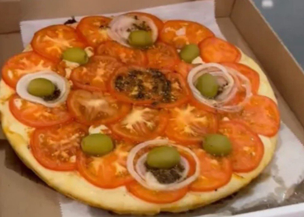 19-1784447543-so-thich-an-pizza-tung-suyt-huy-hoai-su-nghiep-cua-messi