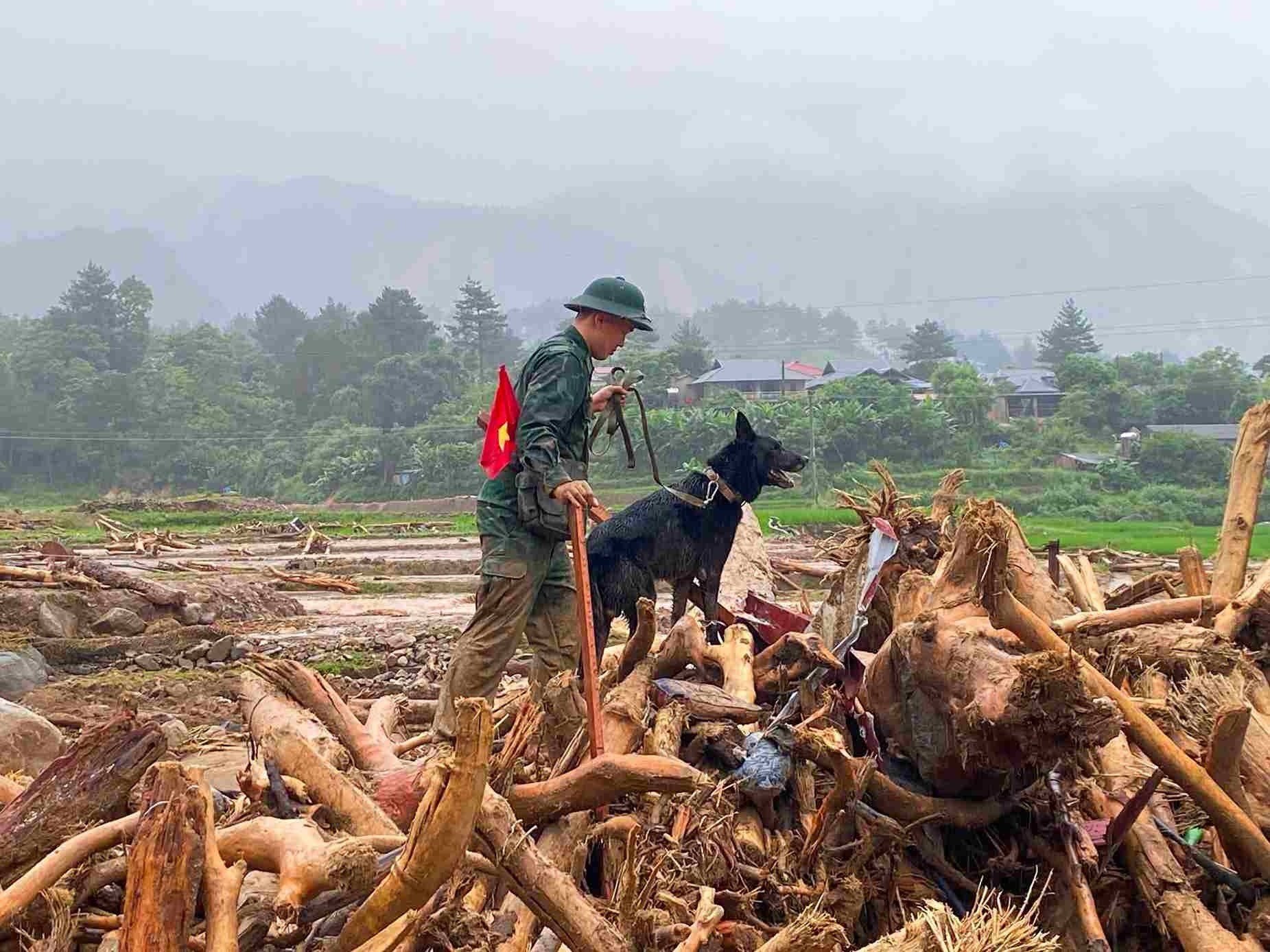 20-1784537358-tim-thay-thi-the-nan-nhan-vu-lu-quet-o-lai-chau-cach-noi-xay-ra-thien-tai-gan-20-km