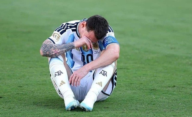 lionel-messi-di-vao-lich-su-trong-ngay-buon-cua-argentina-edited-1784500200822