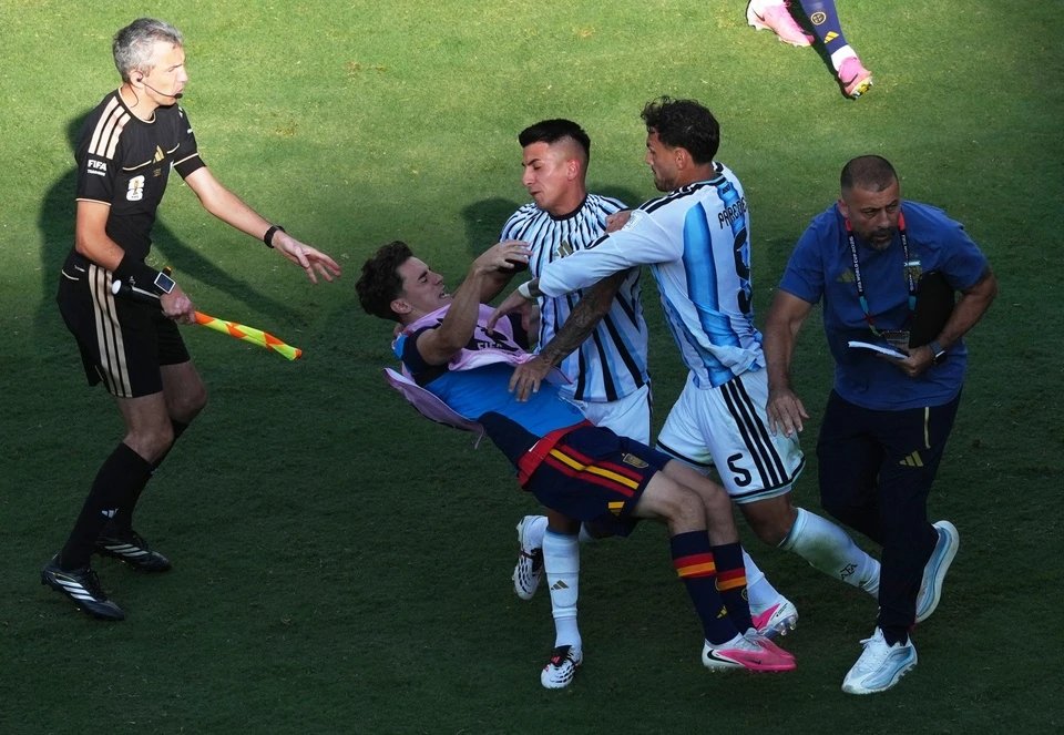 20-1784564607-joe-hart-chi-trich-gay-gat-tuyen-argentina-that-dang-ghe-tom