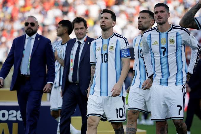 21-1784589717-nghi-van-argentina-bat-dong-noi-bo-lo-thong-diep-la-cua-messi-truoc-tran-chung-ket-world-cup-2026