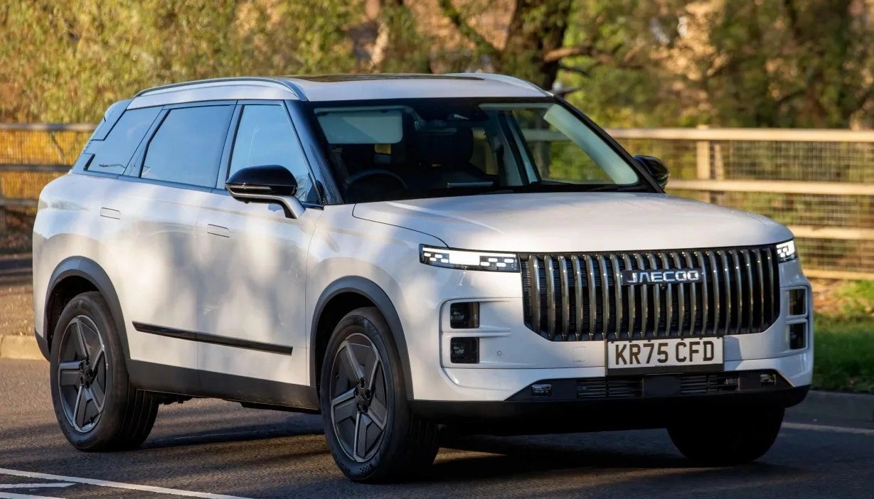 23-1784795307-suv-trung-quoc-giong-range-rover-bat-ngo-dan-dau-doanh-so-tai-anh