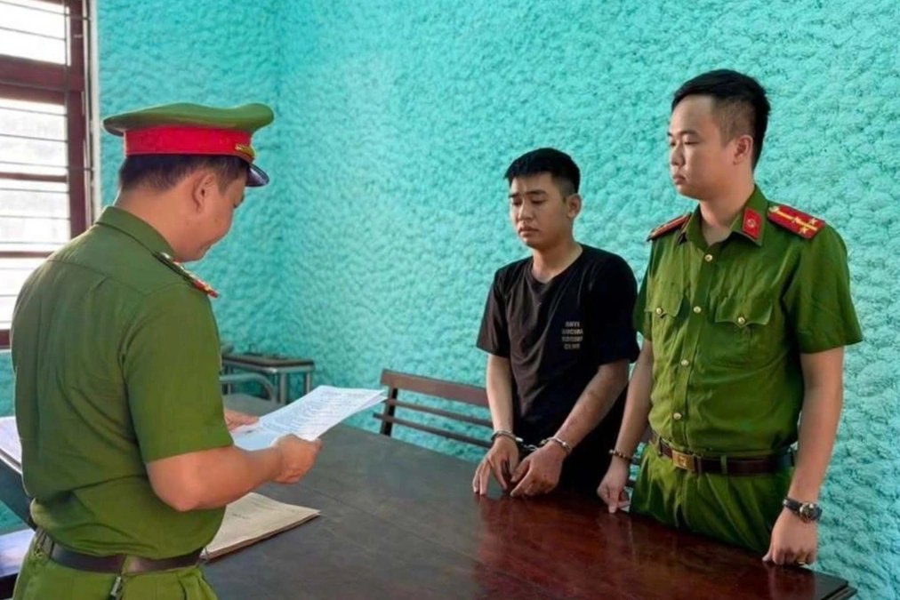 25-1784940480-thanh-nien-bi-khoi-to-sau-vu-cam-dao-rua-truy-duoi-nguoi-viet-thu-xin-loi-mong-duoc-sua-sai