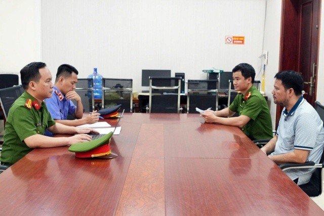 25-1784977436-phong-kham-ve-benh-o-nghe-an-bac-si-bo-mac-benh-nhan-tren-giuong-mo-vi-lua-ga-khong-duoc