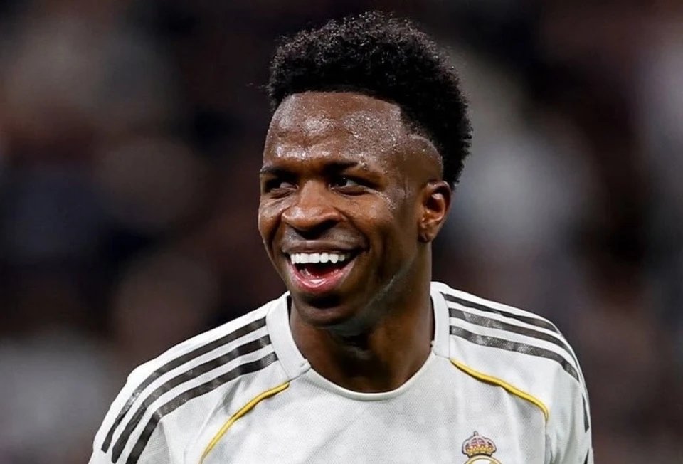 26-1785039202-doi-hoi-cua-vinicius-khien-real-madrid-dau-dau