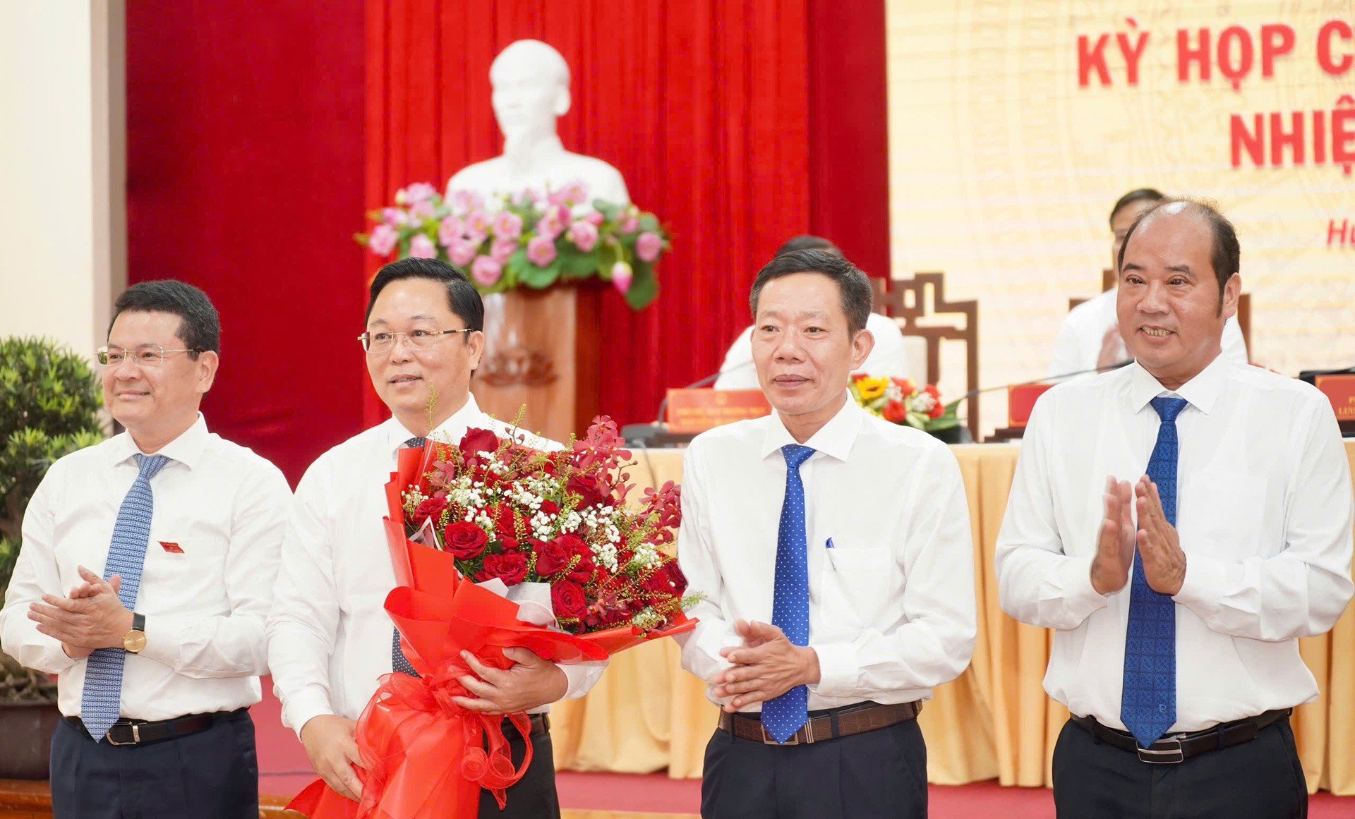 26-1785064698-ong-le-tri-thanh-duoc-bau-giu-chuc-chu-tich-ubnd-thanh-pho-hue