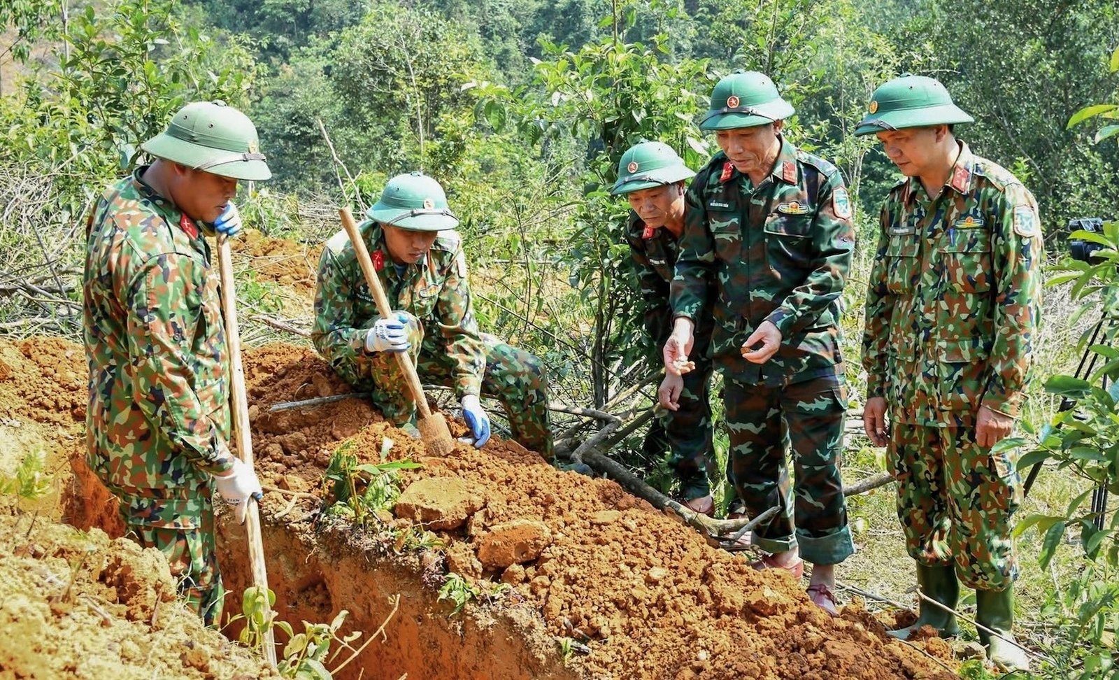 27-1785111428-cuoc-dua-voi-thoi-gian-tren-hanh-trinh-tim-nhung-nguoi-linh-chua-tro-ve