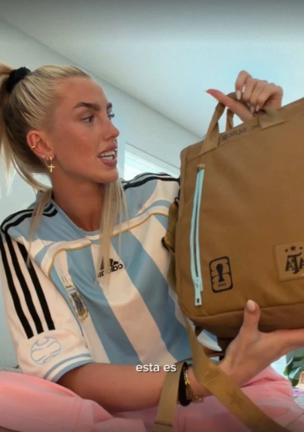 27-1785140769-messi-gay-chu-y-voi-mon-qua-dam-chat-argentina-cho-dong-doi-sau-world-cup-2026