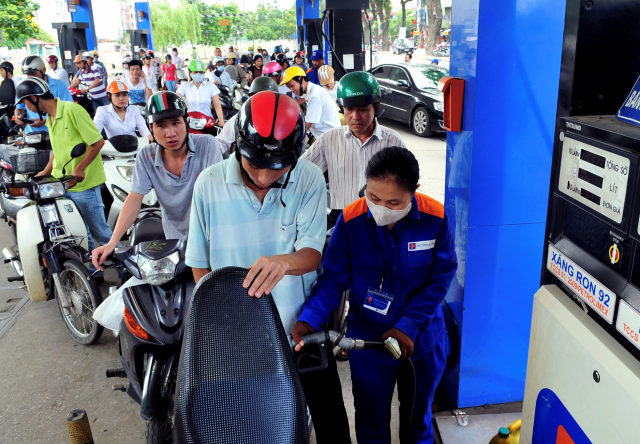 27-1785149529-vi-sao-nhieu-cay-xang-dau-ban-cam-chung-bo-cong-thuong-chi-dao-kiem-tra-tren-toan-quoc