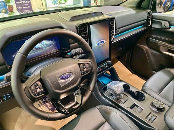 28-1785206818-ford-ra-mat-mau-suv-7-cho-dep-long-lanh-gia-918-trieu-dong-xe-ve-toyota-fortuner-va-hyundai-santafe