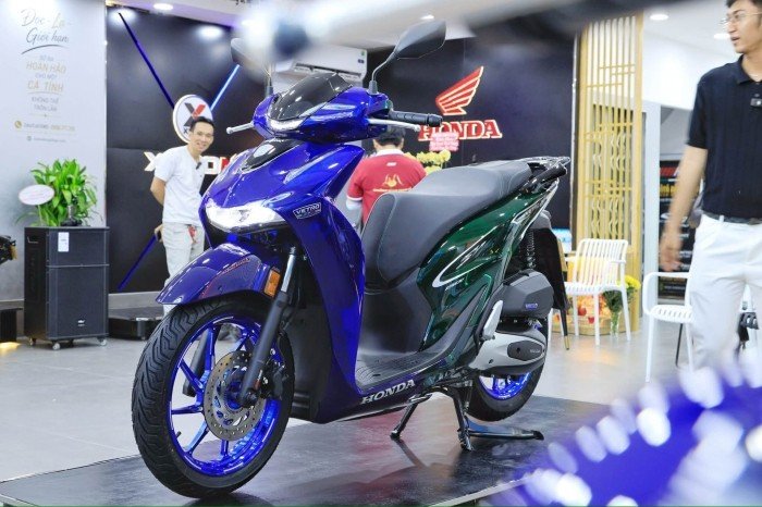 28-1785229581-honda-sh-phien-ban-2026-chinh-thuc-ra-mat-tai-viet-nam-thiet-ke-dep-at-via-sh125i-va-sh-160i-gioi-han-200-xe-gia-mem