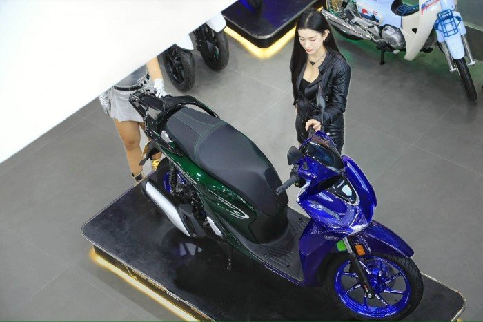 28-1785229582-honda-sh-phien-ban-2026-chinh-thuc-ra-mat-tai-viet-nam-thiet-ke-dep-at-via-sh125i-va-sh-160i-gioi-han-200-xe-gia-mem