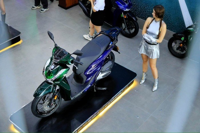 28-1785229582-honda-sh-phien-ban-2026-chinh-thuc-ra-mat-tai-viet-nam-thiet-ke-dep-at-via-sh125i-va-sh-160i-gioi-han-200-xe-gia-mem