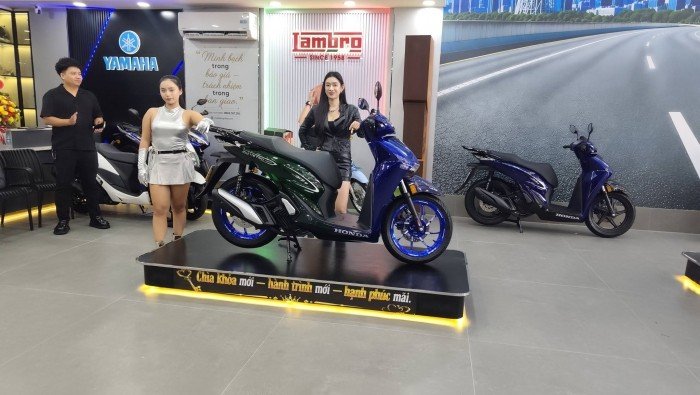 28-1785229582-honda-sh-phien-ban-2026-chinh-thuc-ra-mat-tai-viet-nam-thiet-ke-dep-at-via-sh125i-va-sh-160i-gioi-han-200-xe-gia-mem