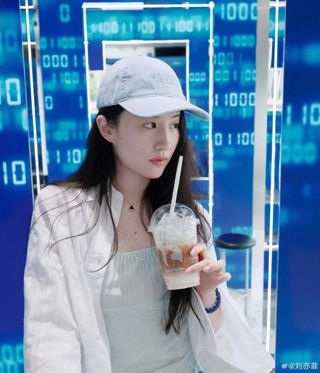 Lưu Diệc Phi ảnh 4