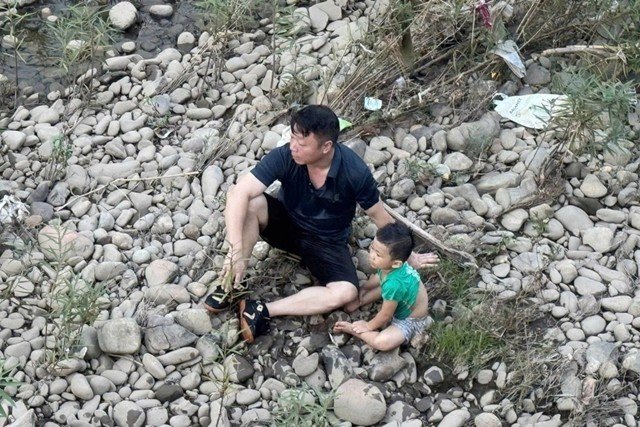 29-1785313549-loi-ke-cua-can-bo-xa-o-thai-nguyen-boi-gan-100m-giua-dong-nuoc-xiet-de-cuu-chau-be-4-tuoi