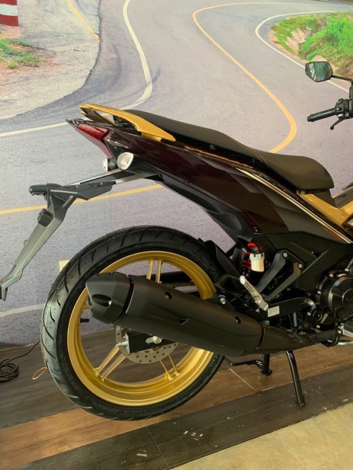 29-1785315727-yamaha-chinh-thuc-mo-ban-vua-con-tay-150cc-moi-gia-53-trieu-dong-thiet-ke-cuc-chat-pha-gia-honda-winner-r