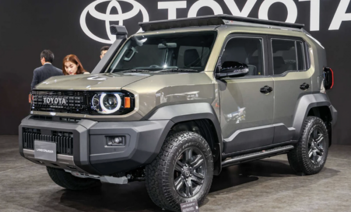 30-1785373398-toyota-land-cruiser-fj-gia-1198-ty-dong-co-dang-mua-hon-fortuner-cho-nguoi-me-off-road