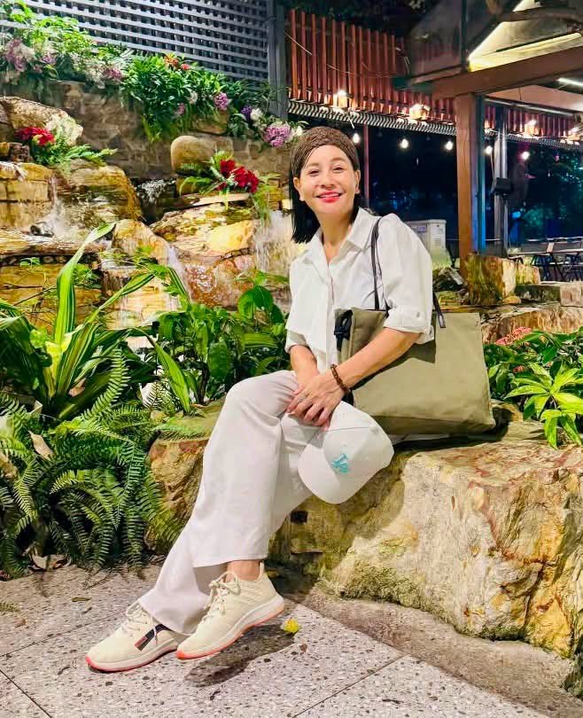 30-1785381251-cat-phuong-trai-long-ve-cuoc-song-doc-than-so-nhat-la-song-canh-mot-nguoi-ma-van-thay-co-don
