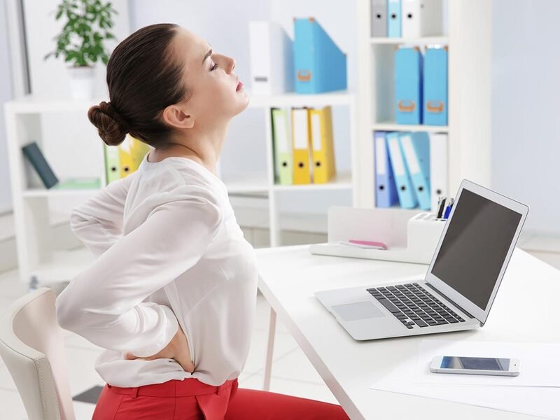 Đau lưng ở dân văn phòng: nguyên nhân và cách phòng ngừa