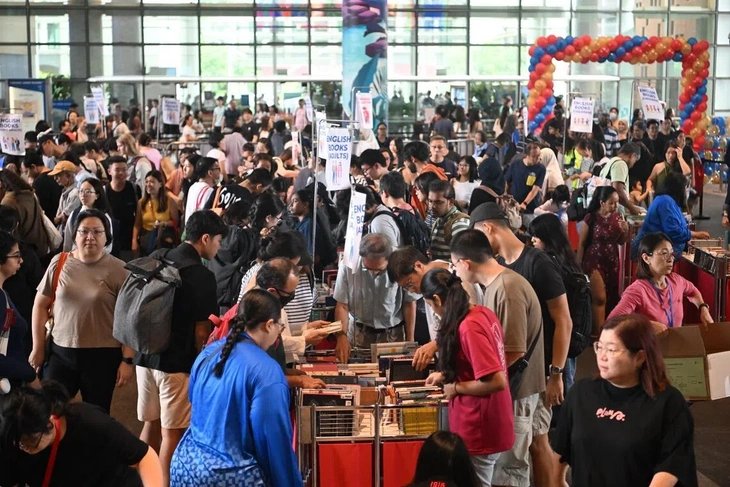 30-1785402777-singapore-khuyen-khich-doc-sach-moi-ngay-bang-phan-thuong-quy-doi-thanh-tien