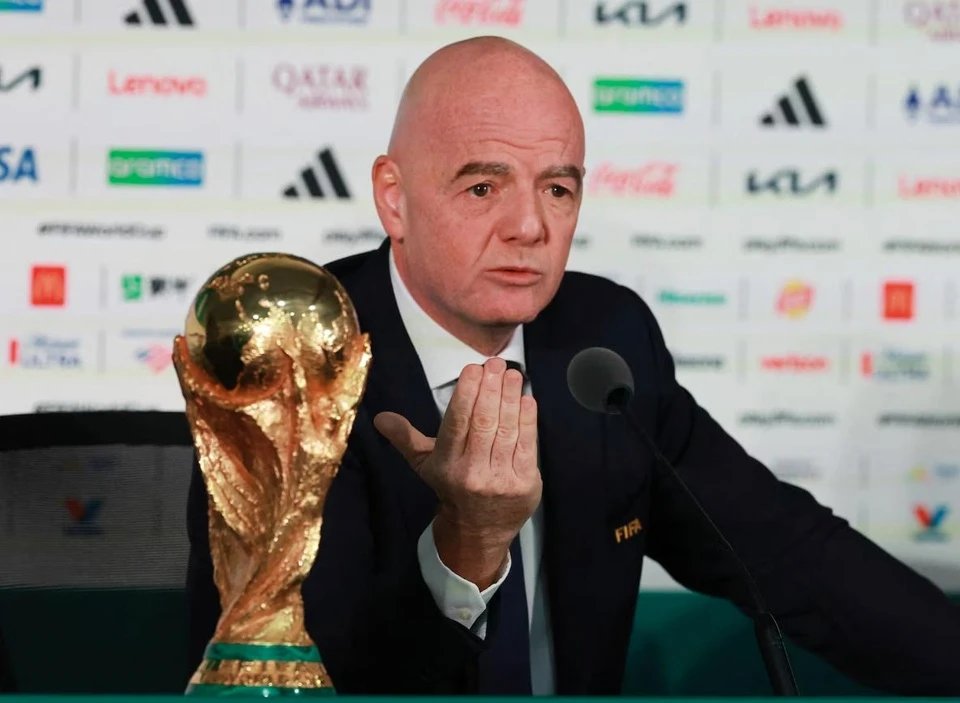 31-1785489968-world-cup-chi-la-moi-lua-cuoc-chien-quyen-luc-giua-fifa-va-uefa-moi-la-tam-diem