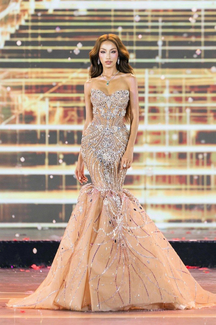 01-1785541390-my-nhan-lai-viet-anh-emoura-pham-dang-quang-hoa-hau-hoa-binh-viet-nam-2026