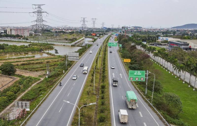 01-1785550617-de-xuat-lan-trai-tren-cao-toc-chi-de-vuot-chay-dung-toc-do-toi-da-van-phai-nhuong-duong