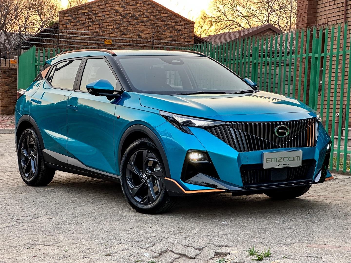 01-1785570574-thi-truong-o-to-viet-tu-hoi-dan-xe-moi-ra-mat-tu-crossover-dien-mini-hon-24-ty-den-suv-viet-da-toyota-tam-gia-1-ty