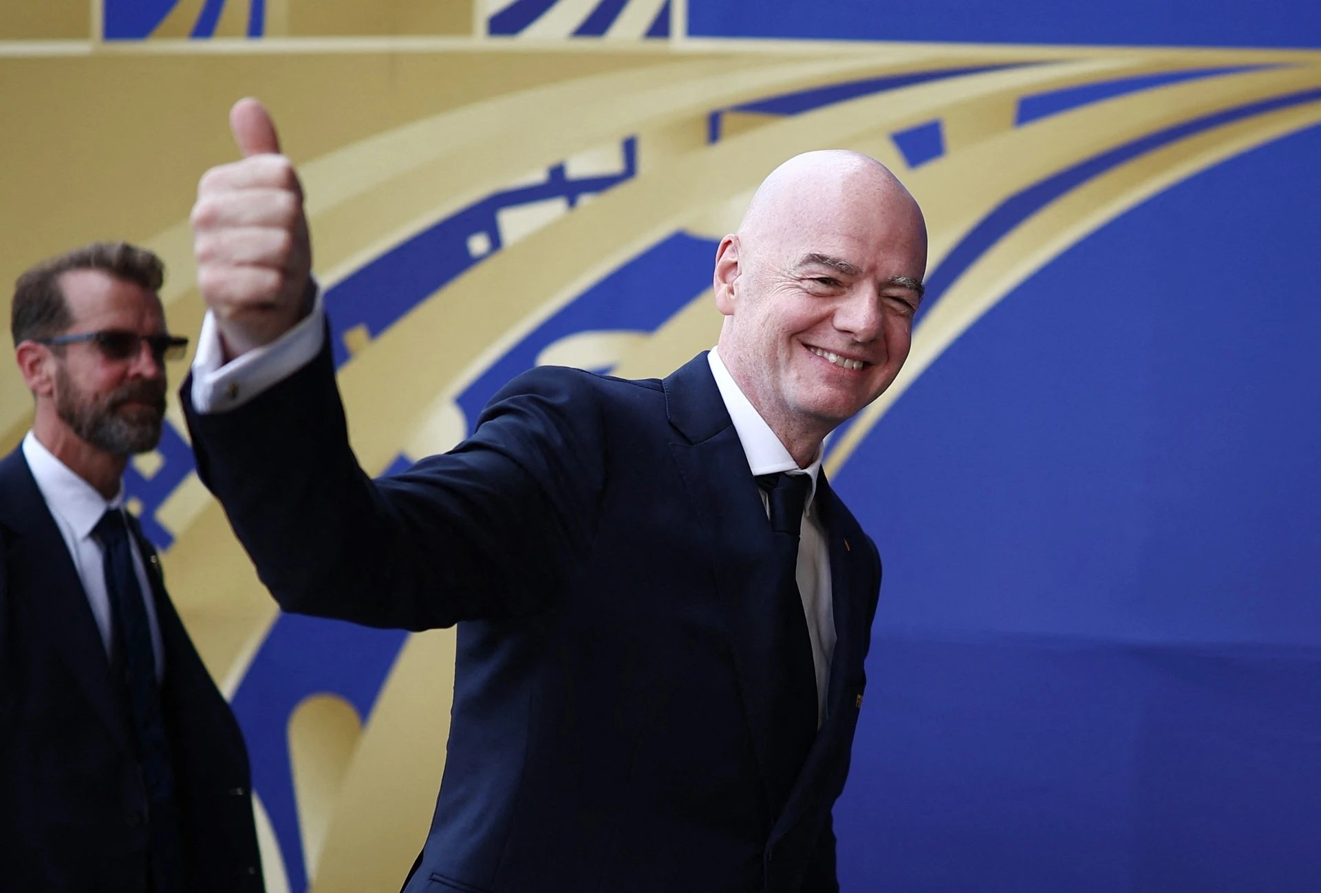02-1785633535-infantino-doi-mat-khung-hoang-lon-nhat-nhiem-ky-nguy-co-mat-ghe