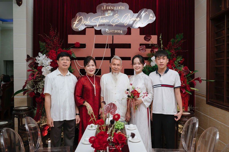 02-1785639240-cu-ong-92-tuoi-o-nghe-an-trao-tien-vang-cho-41-con-chau-loi-dan-do-truoc-khi-tang-qua-khien-ca-gia-dinh-nghen-ngao