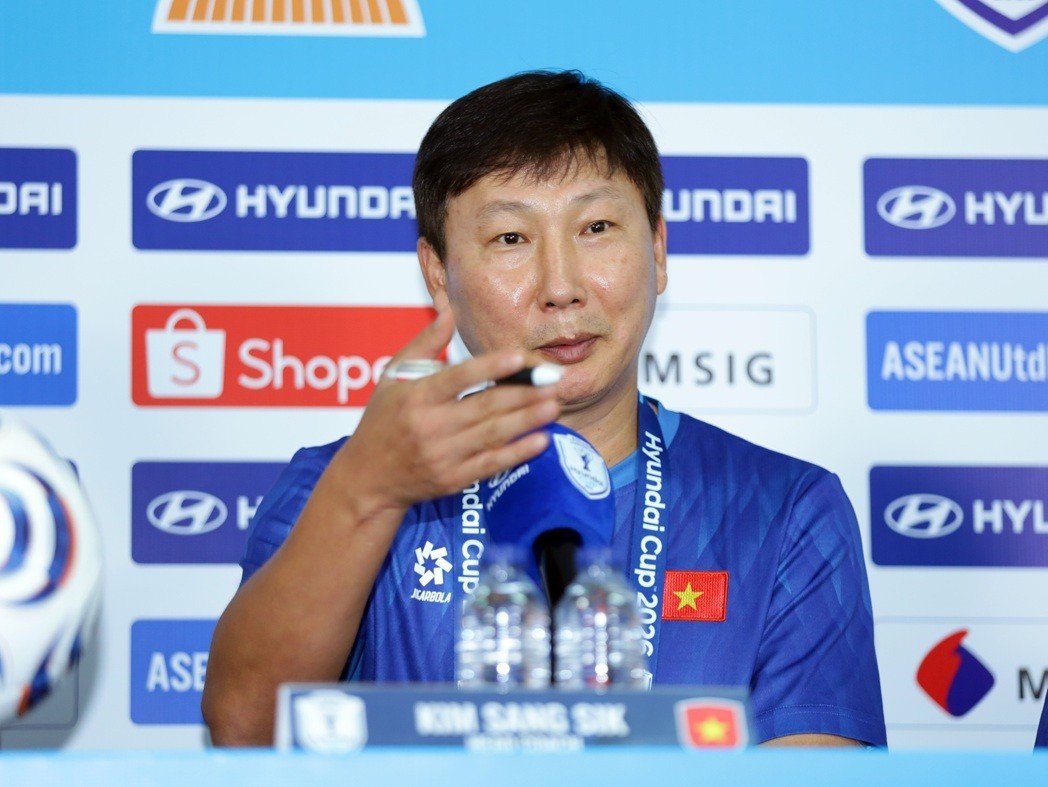 02-1785687068-hlv-kim-sang-sik-bat-ngo-he-lo-diem-yeu-cua-dt-viet-nam-tuyen-bo-se-thay-doi-ngay-lap-tuc