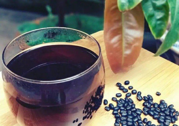 Uống nước đỗ đen mùa hè nhất định phải biết điều này để không gây hại sức khỏe - Ảnh 1.